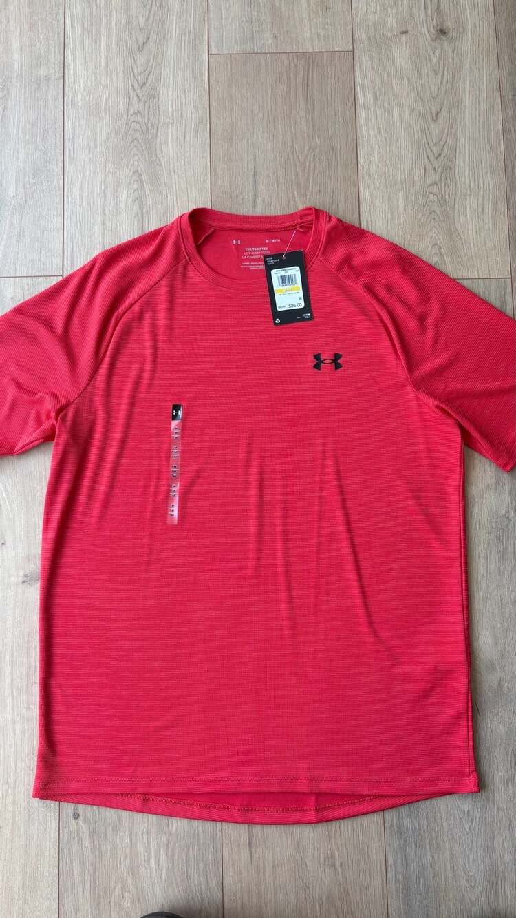 Under Armour Tech Textured Short Sleeve T-Shirt Size M Red
